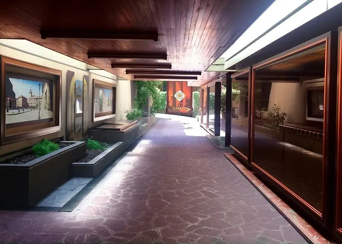 Grand Elite Hotel 4*