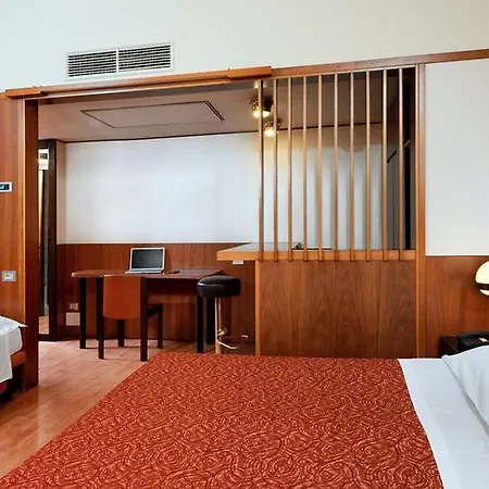 Grand Elite Hotel 4*