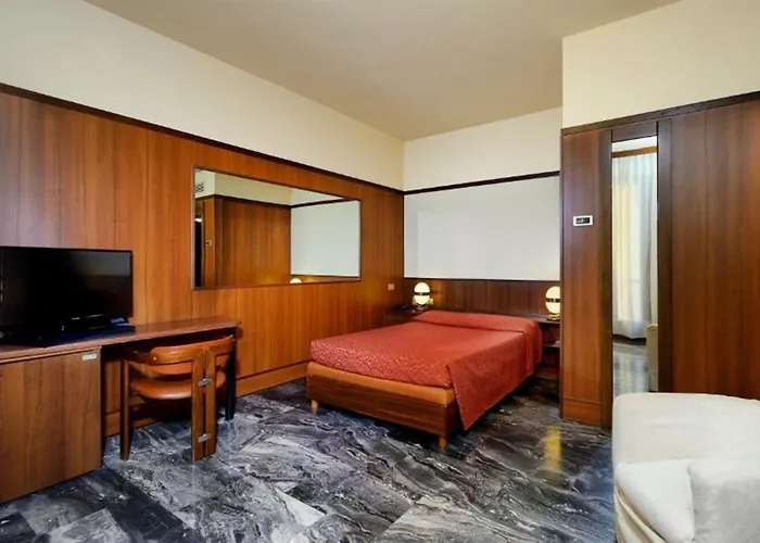 Grand Elite Hotel 4*