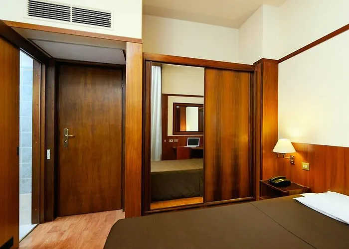 Grand Elite Hotel 4*