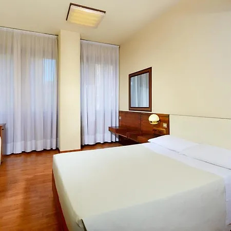 Grand Elite Hotel 4*