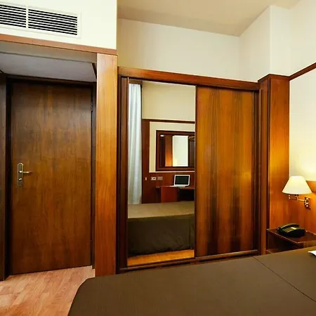 Grand Elite Hotel 4*