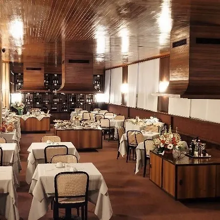 Grand Elite Hotel 4*