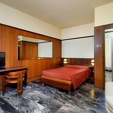 Grand Elite Hotel 4*